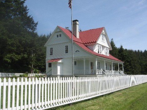 A closer view of the keepers' quarters.